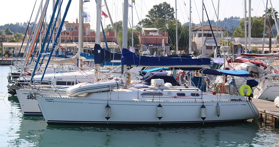 Dufour 32 Classic for sale in Corfu